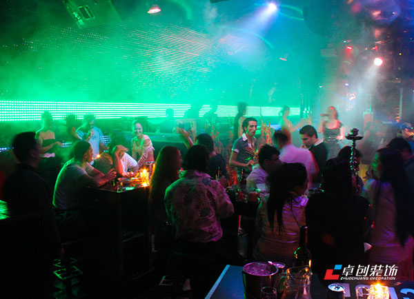 酒吧選址、注冊(cè)與外部裝修